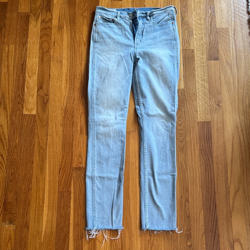 2 Pair 

GAP Sz 29 Lt Blue & CITIZENS Sz 30 Grey Lt Wash Womens Skinny Jeans